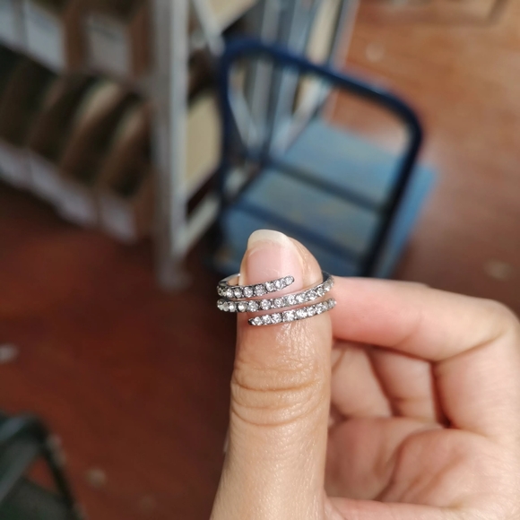 * 925 STERLING SILVER DIAMOND THREE CIRCLE RING - Picture 4 of 5